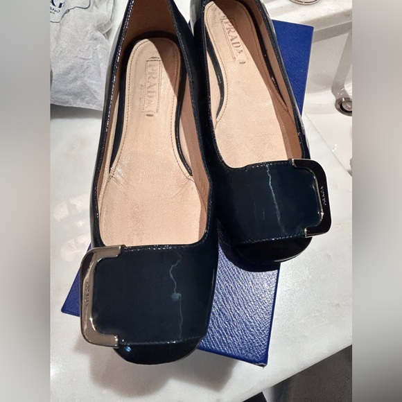 Prada flats - Picture 2 of 7